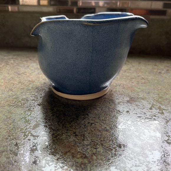 Pottery, 2 pieces.  Unique shapes, in Excellent condition! - Picture 4 of 10